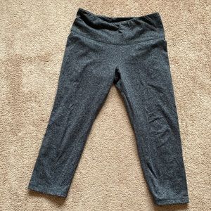Old Navy Medium Active Go Dry Capri Legging